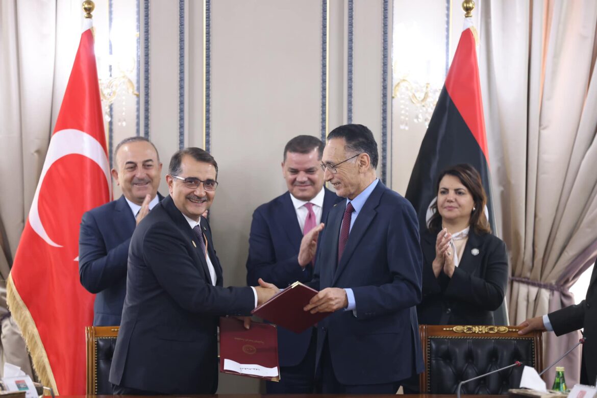 مذكرات تفاهم مع الوفد التركي