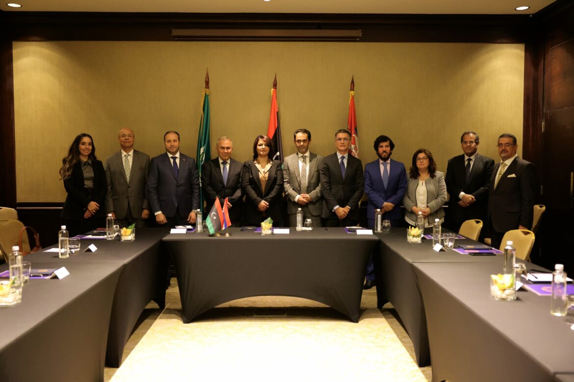 نجلاء المنقوش مع المجموعة العربية في صربيا