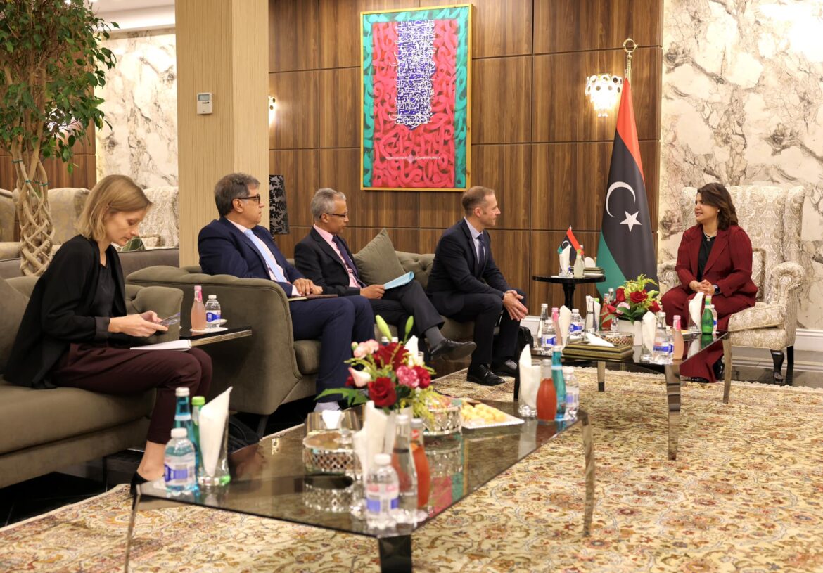 نجلاء المنقوش والمبعوث الفرنسي