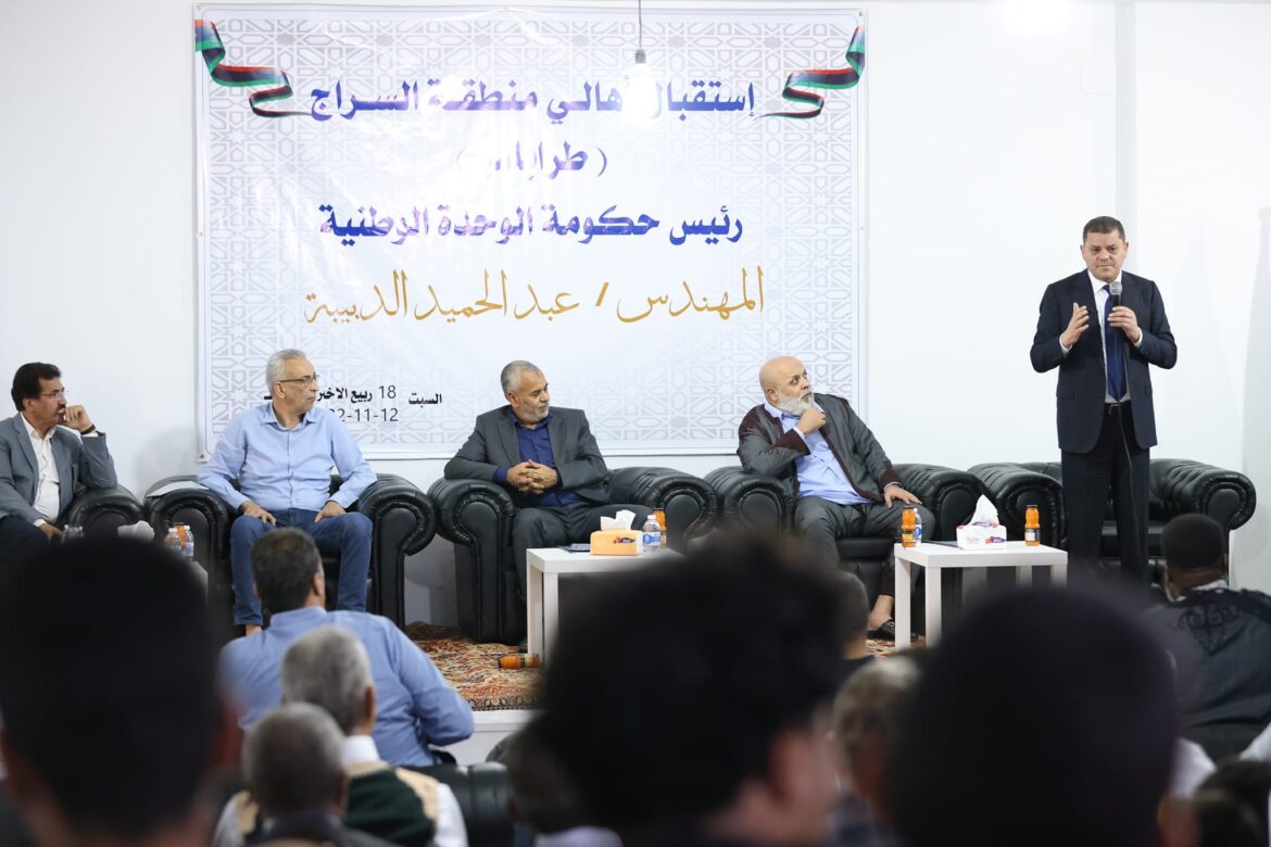 رئيس الوزراء عبدالحميد الدبيبة خلال زيارته منطقة السراج غربي طرابلس