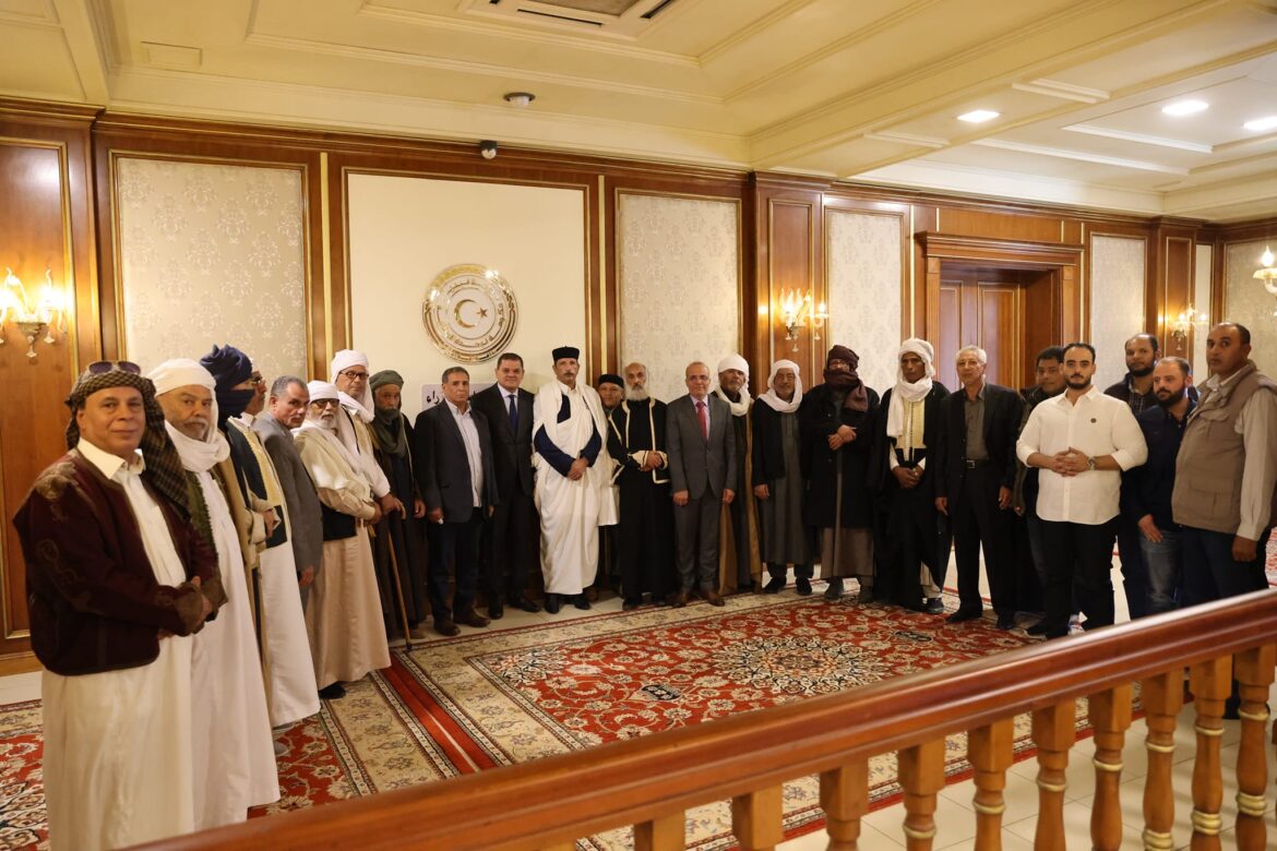 الدبيبة مع أعيان قبيلة القذاذفة