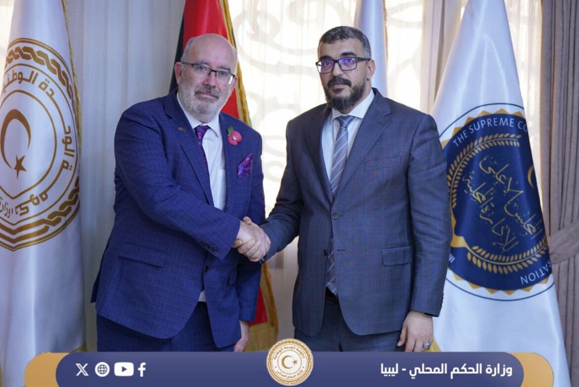 السفير البريطاني يبحث مع "الحكم المحلي" سبل تعزيز التعاون والعملية الانتخابية المقبلة