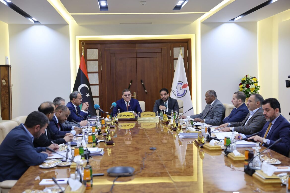 ملفات النفط والغاز والكهرباء والمياه على طاولة المجلس الأعلى لشؤون الطاقة والمياه ملفات النفط والغاز والكهرباء والمياه على طاولة المجلس الأعلى لشؤون الطاقة والمياه