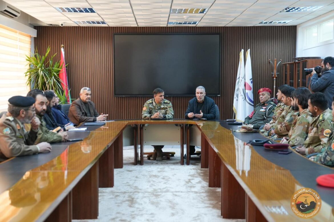 النمروش يشدد على ضرورة حفظ الأمن لضمان سير العمل والإنتاج داخل مصفاة الزاوية