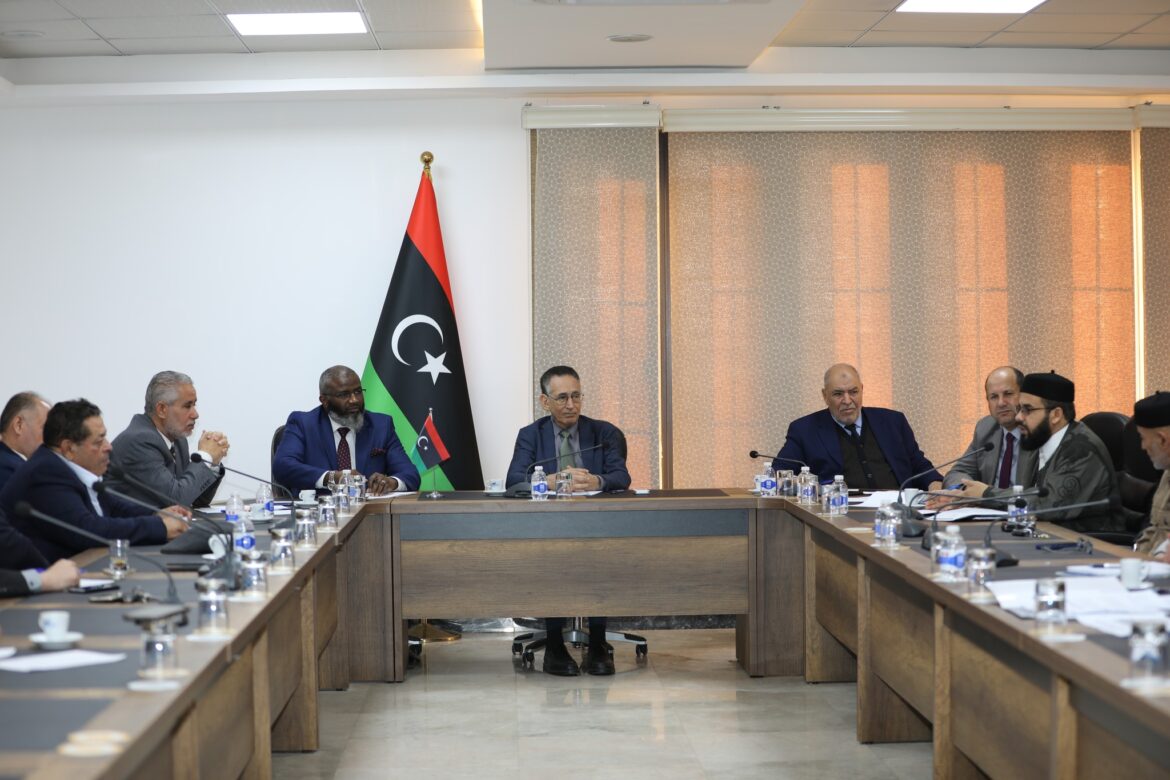 الحويج يناقش اعتماد مصادر جديدة لاستيراد اللحوم استعدادا لشهر رمضان المقبل