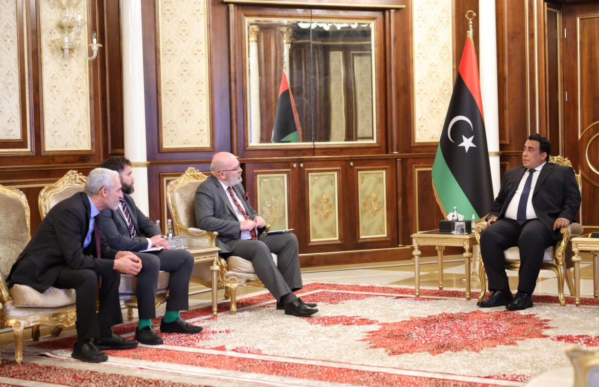 المنفي يؤكد لسفير بريطانيا أهمية اللجنة المالية لضمان إدارة إيرادات النفط والغاز بشفافية