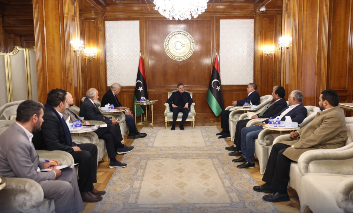 الدبيبة يبحث مع حكماء وأعيان الكفرة أوضاع البلدية وتنفيذ المشاريع التنموية المتوقفة