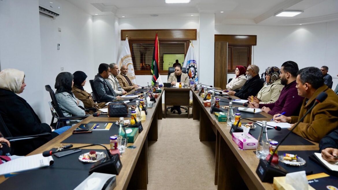 العابد يتابع عمل فريق منصة "وافد" الرقمية