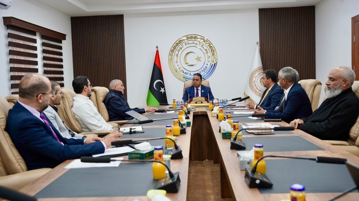 العابد يؤكد ضرورة تسوية وتنظيم أوضاع العمالة الأجنبية وتعزيز الربط الإلكتروني