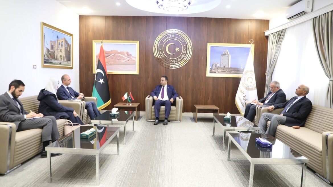 وزير العمل يبحث مع سفير إيطاليا إنشاء المركز الليبي الإيطالي للتدريب المهني في زوارة