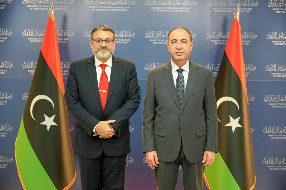 ليبيا وبنغلاديش تناقشان تنظيم ملف العمالة الوافدة والتعاون في مكافحة الهجرة غير النظامية